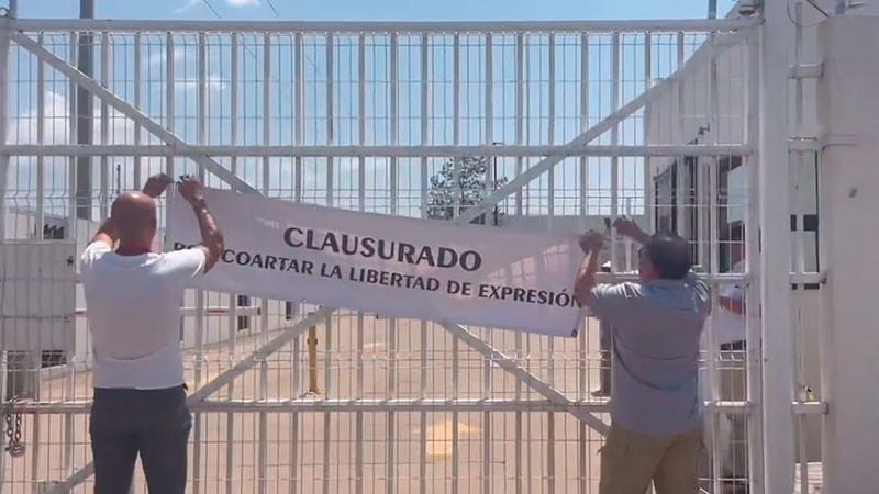 Por censura  'clausuran' simbólicamente periodistas el Instituto Electoral de Guanajuato  