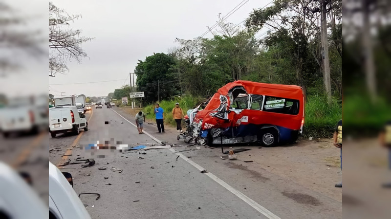 Tabasco: Se registra choque entre unidades de transporte público; hay un muerto y siete heridos