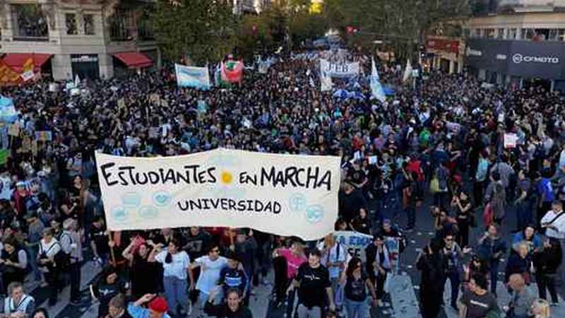 “Se veía venir”: AMLO sobre crisis en la educación argentina con Javier Milei 