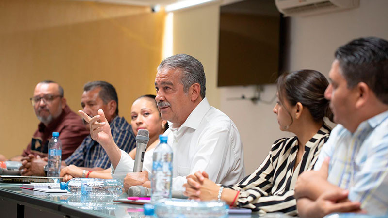 Asegura Morón a maestros defensa de sus derechos laborales 