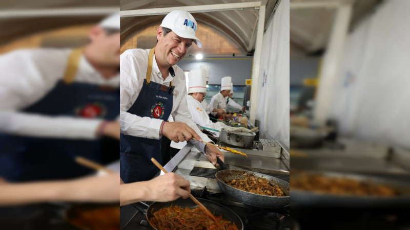 Alfonso lleva propuestas de campaña a la cocina y conviven con futuros chefs