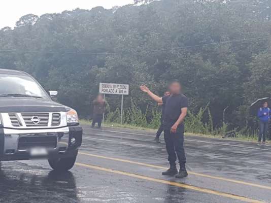 Liberan la carretera Uruapan–Paracho y a dos policías de Zacapu retenidos - Foto 1 