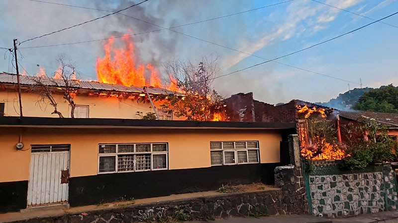 Se incendia vivienda en Uruapan, Michoacán 