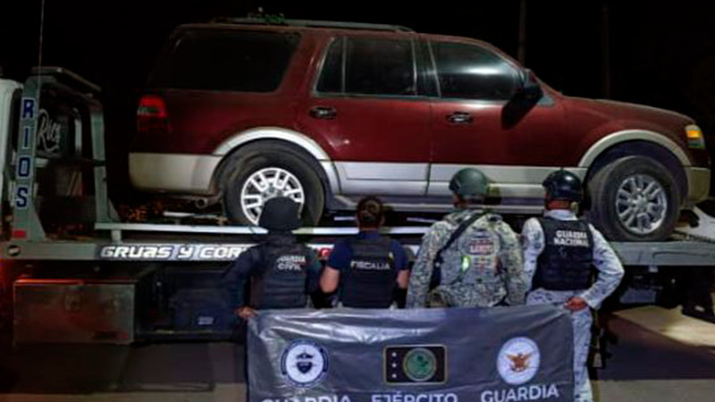 Aseguran en Buenavista, Michoacán, camioneta blindada y armamento