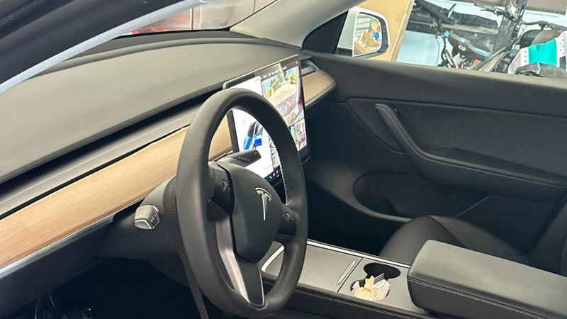 Falsas expectativas del piloto automático de Tesla causaron accidentes fatales, acusan autoridades de EEUU 