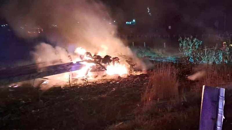 Trailero pierde la vida en incendio al volcarse con su camión en Cuitzeo, Michoacán 