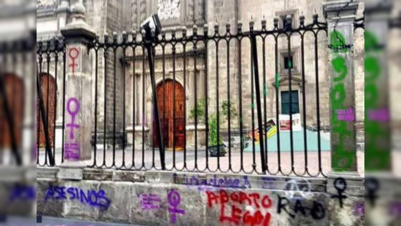 FGR investiga  daños en monumentos históricos de Morelia por marcha del 8M