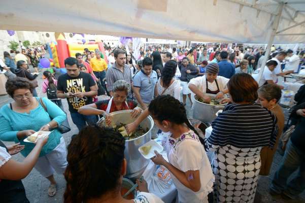 Con gran éxito se desarrolló el primer día del Festival de la Enchilada y la Corunda en Morelia  