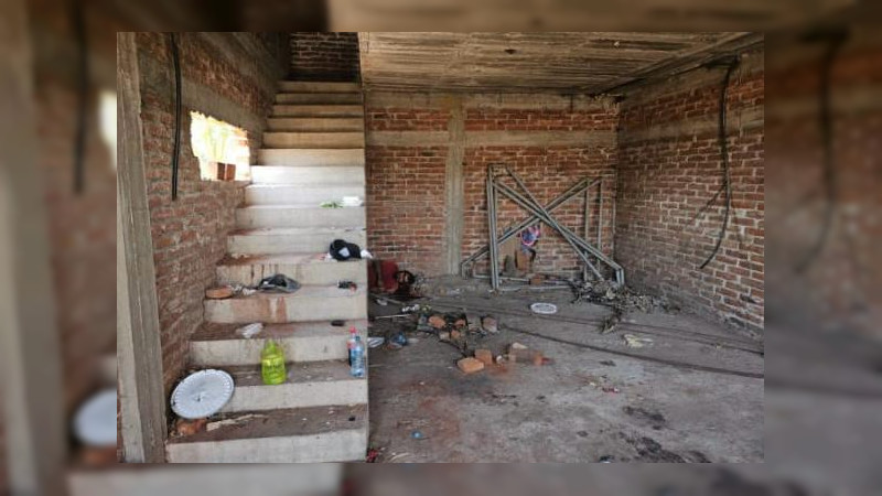 Tras enfrentamiento en Apatzingán, hallan dos cadáveres en un paraje