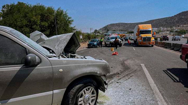Cinco lesionados en aparatoso accidente en la 57 San Luis Potosí- Querétaro 