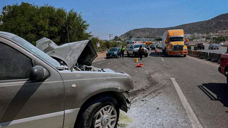 Cinco lesionados en aparatoso accidente en la 57 San Luis Potosí- Querétaro