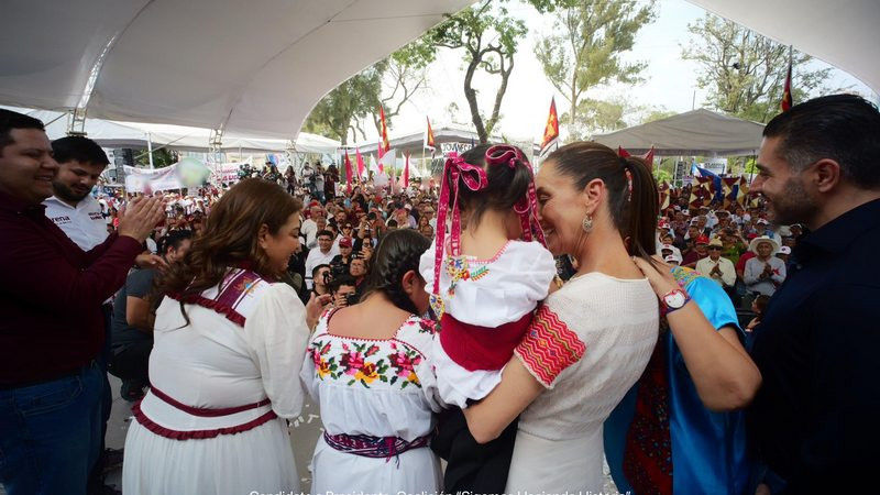 Claudia Sheinbaum se compromete a implementar Beca para Empezar en todo el país 