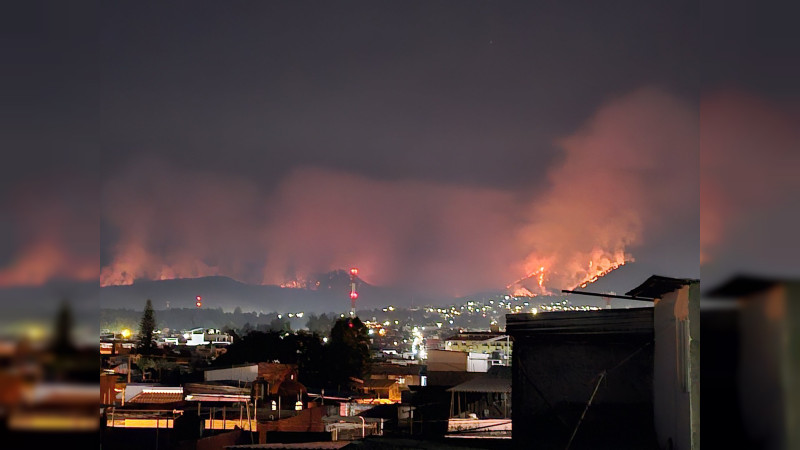 Incendio sin control en Uruapan, Michoacán, consume 100 hectáreas y avanza a Nuevo Parangaricutiro 