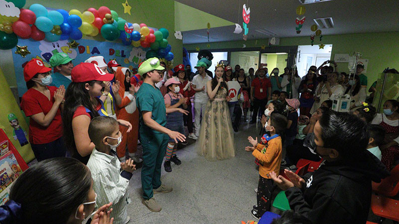IMSS Michoacán festeja a niñas y niños hospitalizados 