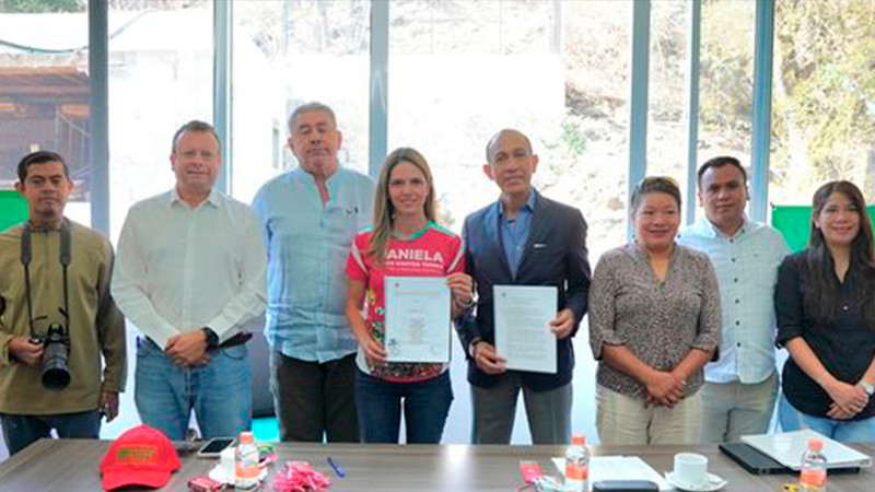 Daniela De Los Santos Firma Compromiso por el Medio Ambiente y el Agua en Morelia 