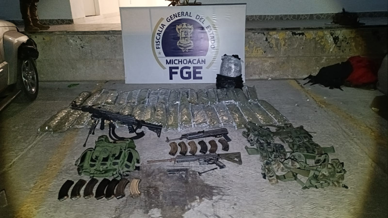 Aseguran armas de fuego, cargadores  y equipo táctico en Apatzingán
