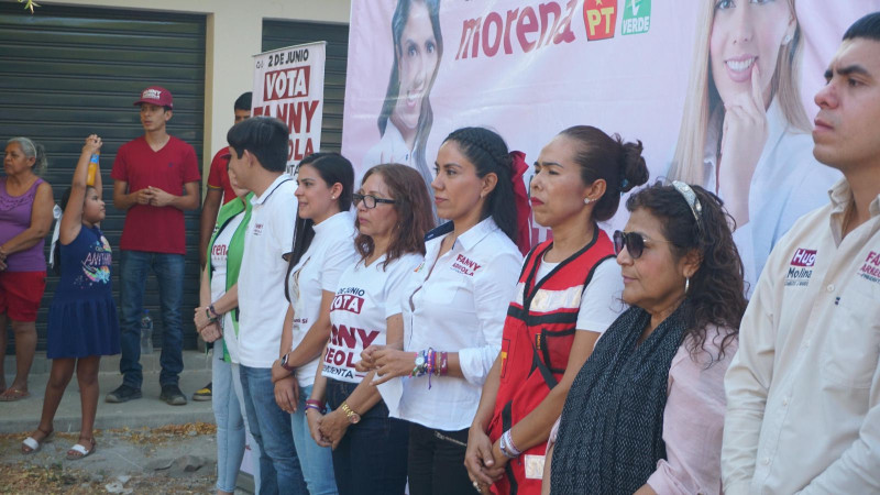 No descansaremos hasta visitar todas las colonias de Apatzingán: Fanny Arreola 
