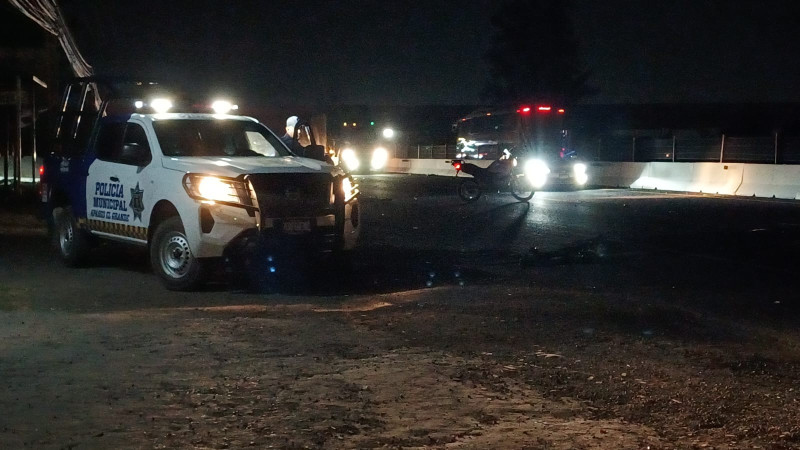 Motociclista pierde la vida al ser atropellado sobre la carretera Panamericana en Apaseo el Grande, Guanajuato 