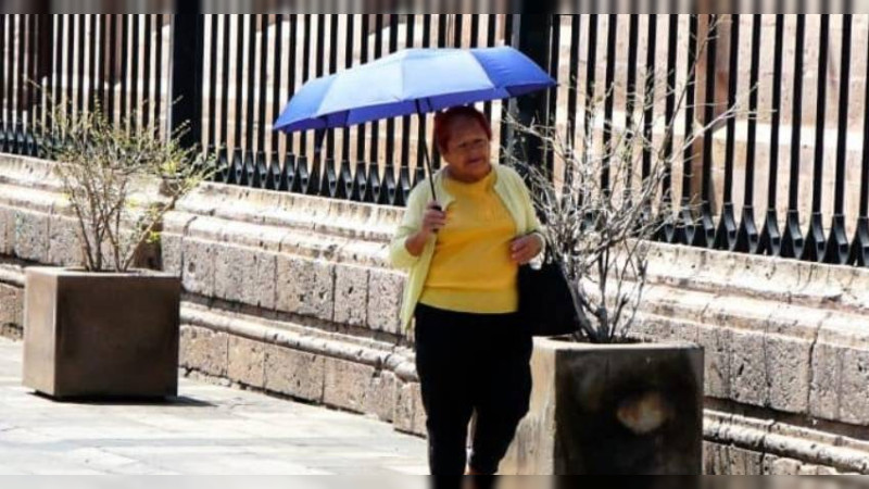 Sector salud emite recomendaciones por onda de calor que afecta a Michoacán 