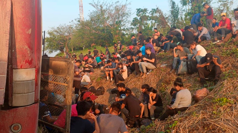 Asegura Ecuador que son 46 connacionales abandonados en autopista de México 