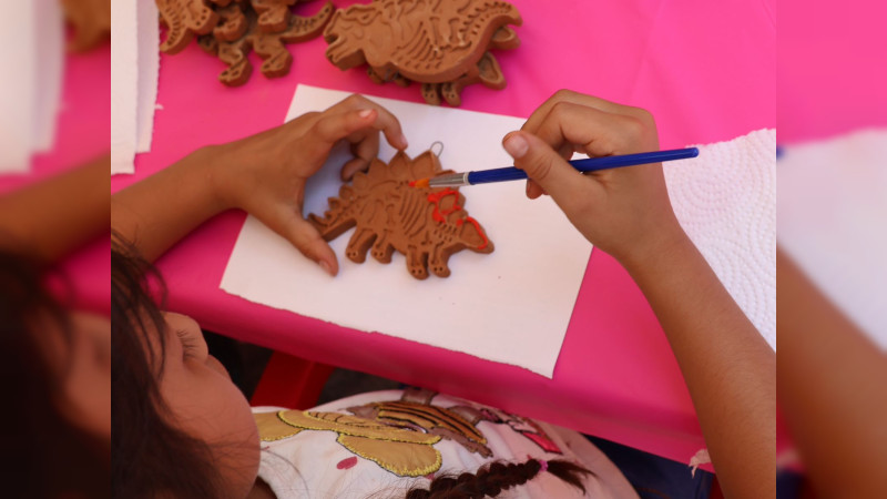 Dedica Festival Michoacán de Origen taller artesanal para niñas y niños