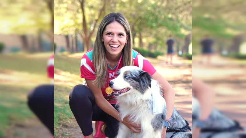 Daniela De Los Santos Torres Firma Agenda Animalista en Evento Familiar 