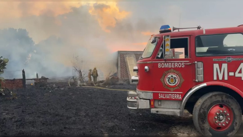 Incendio el Salvatierra, Guanajuato, deja seis viviendas quemadas y tres lesionados 