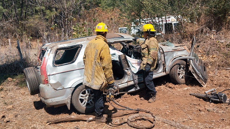 Sufren accidente en Apatzingán, Michoacán; una mujer resultó herida 