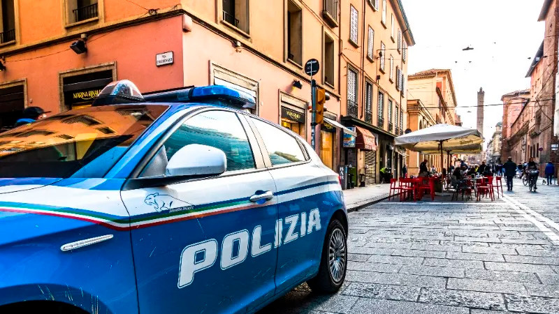 Acusan a niño de robar más de 6 mil euros de un supermercado, en Italia 