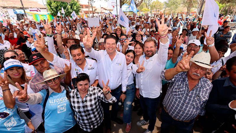 Realiza doctor Mario Martínez Alcázar recorrido en zona rural