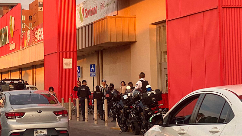 Adulta mayor pierde la vida en baños de una tienda comercial 