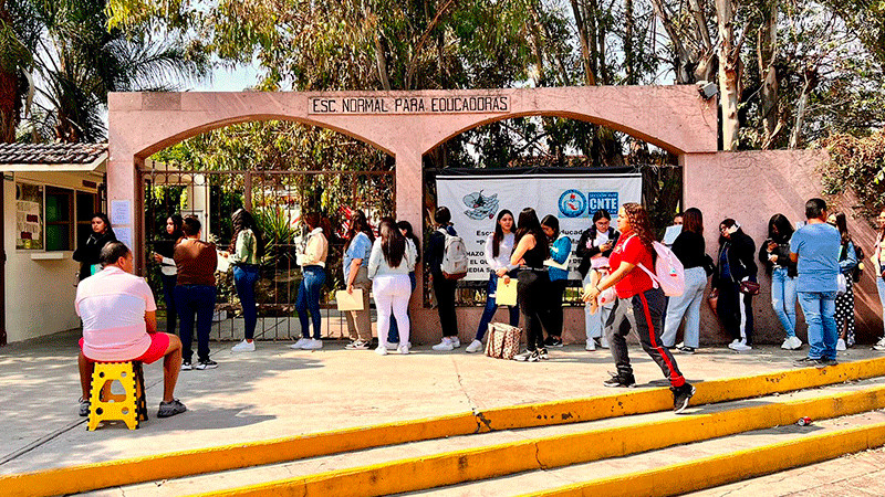 Inicia en orden la entrega de fichas para Escuelas Normales de Michoacán 