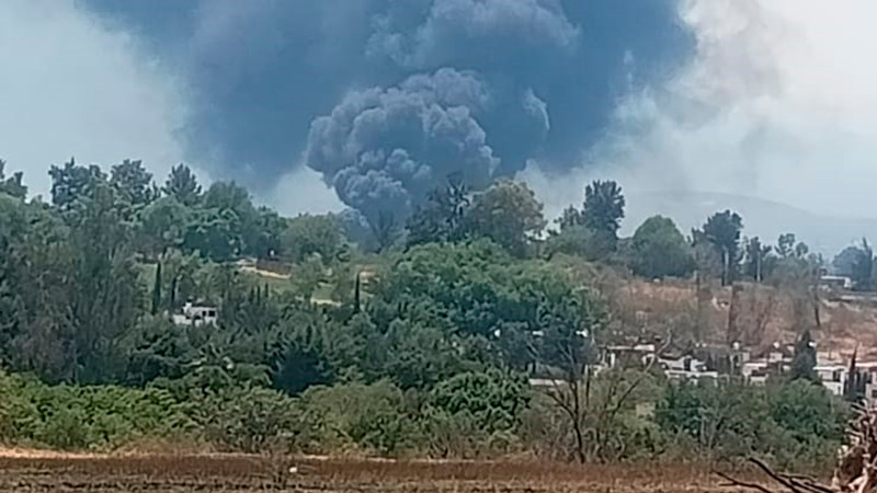 Se incendia recicladora en Morelia, Michoacán