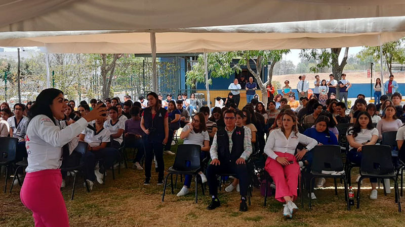 Respaldar con becas a quienes busquen estudiar en extranjero ofrece Gisela Vázquez  