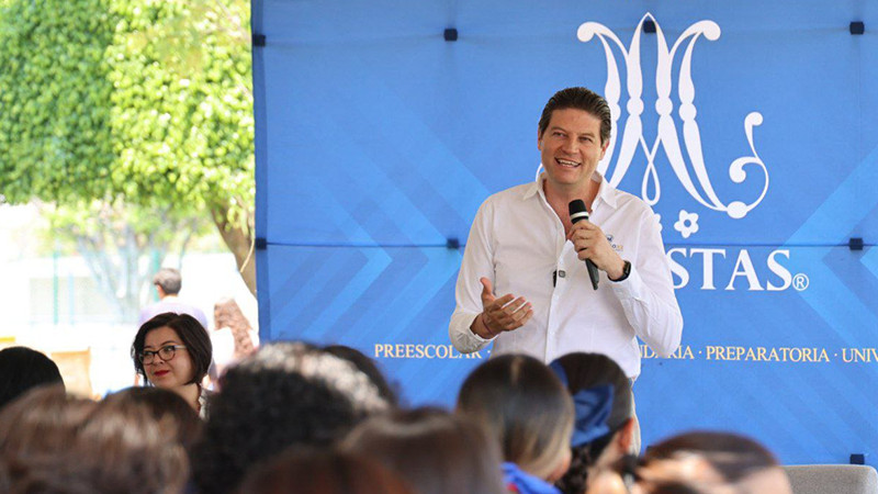 Alfonso afianza cercanía con la juventud de Morelia