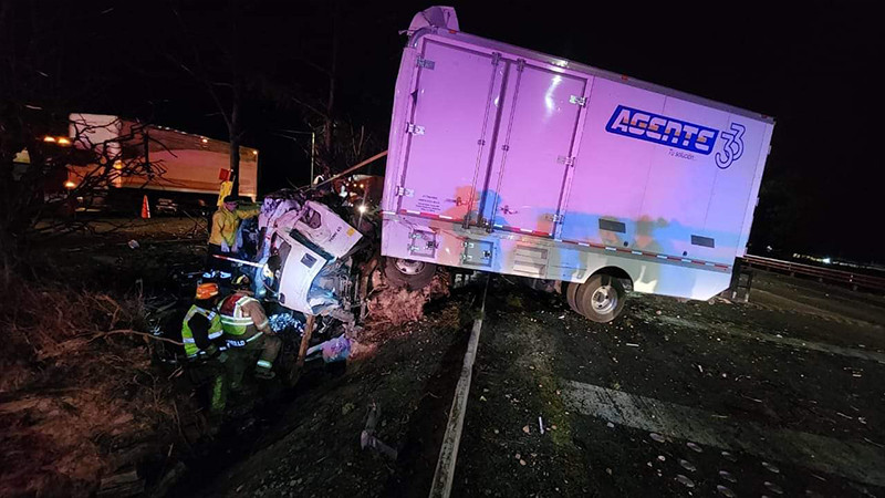 Pierde la vida al accidentarse con el vehículo en que viajaba en la de Occidente en Zinapécuaro, Michoacán 