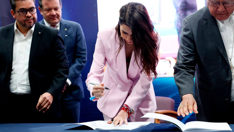 Laura Haro firma compromiso para devolver la paz y la seguridad a Jalisco 
