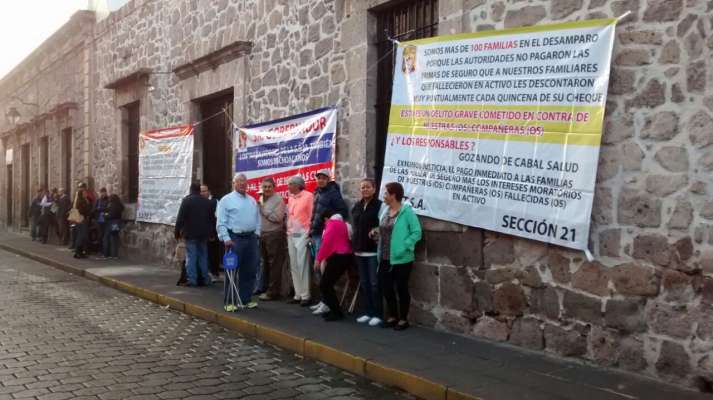 Sindicalizados toman oficinas centrales de la Secretaría de Salud en Michoacán 