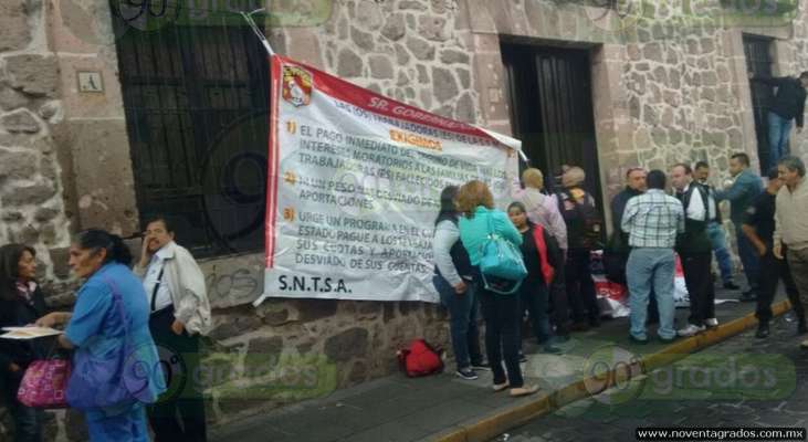 Toman sindicalizados oficinas de salud en Morelia - Foto 1 