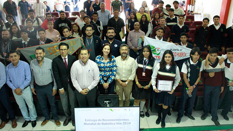 Reconocen a estudiantes del Cecytem por participación en Mundial de Robótica 