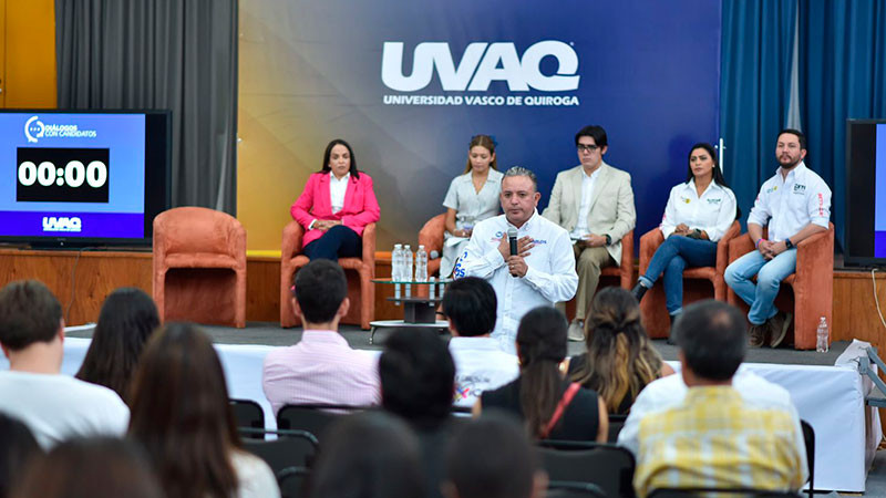 Carlos Quintana se reúne con juventudes para escuchar sus inquietudes  