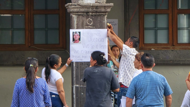 Exigen liberación de joven detenido por policías municipales en Zamora, Michoacán