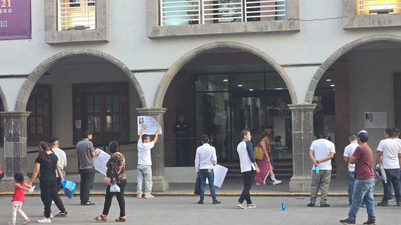 Exigen liberación de joven detenido por policías municipales en Zamora, Michoacán