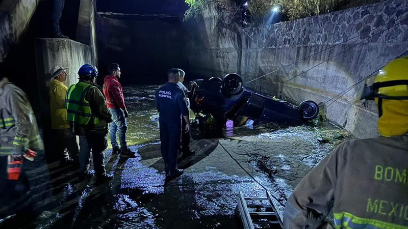 Accidentes de dos autos en Queréndaro, Michoacán, dejan una persona sin vida y cinco heridos