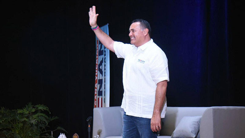 El candidato a gobernador, Renán Barrera, se acerca a universitarios de Yucatán  