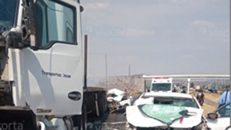 Accidente vehicular en la autopista México-Guadalajara deja dos muertas y siete heridos 
