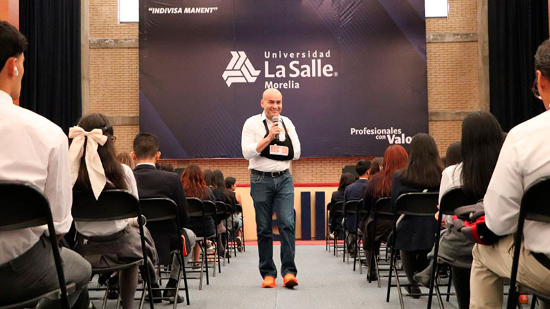 Dialoga Héctor Ayala con estudiantes universitarios: “ellos decidirán la elección”  