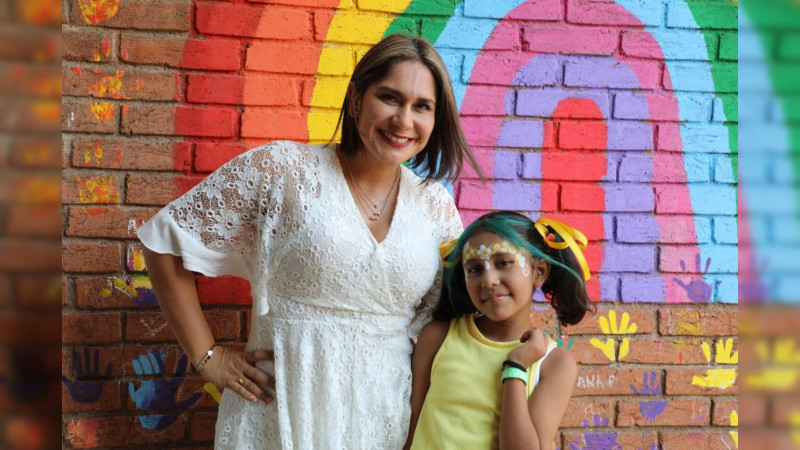 Victoria Hurtado, la maestra que se vuelve alumna de Literatura con su hija