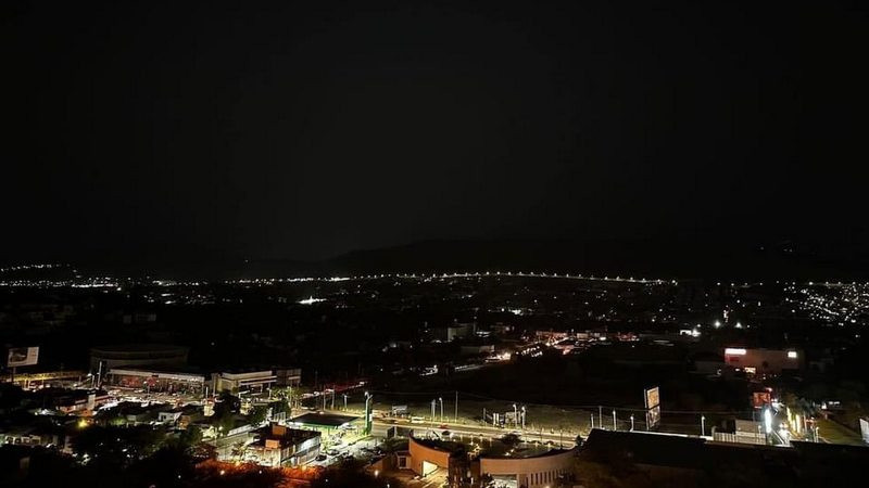 Tras llevar más de cuatro días sin electricidad, habitantes realizan bloqueos en Yucatán 