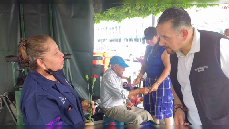 El candidato a alcaldía de Morelia, Gilberto Pizarro, reconoce la valentía de las madres en su día 
